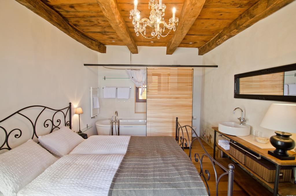 Case Di Sotto, House & Breakfast Muralto Room photo