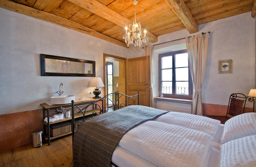 Case Di Sotto, House & Breakfast Muralto Room photo
