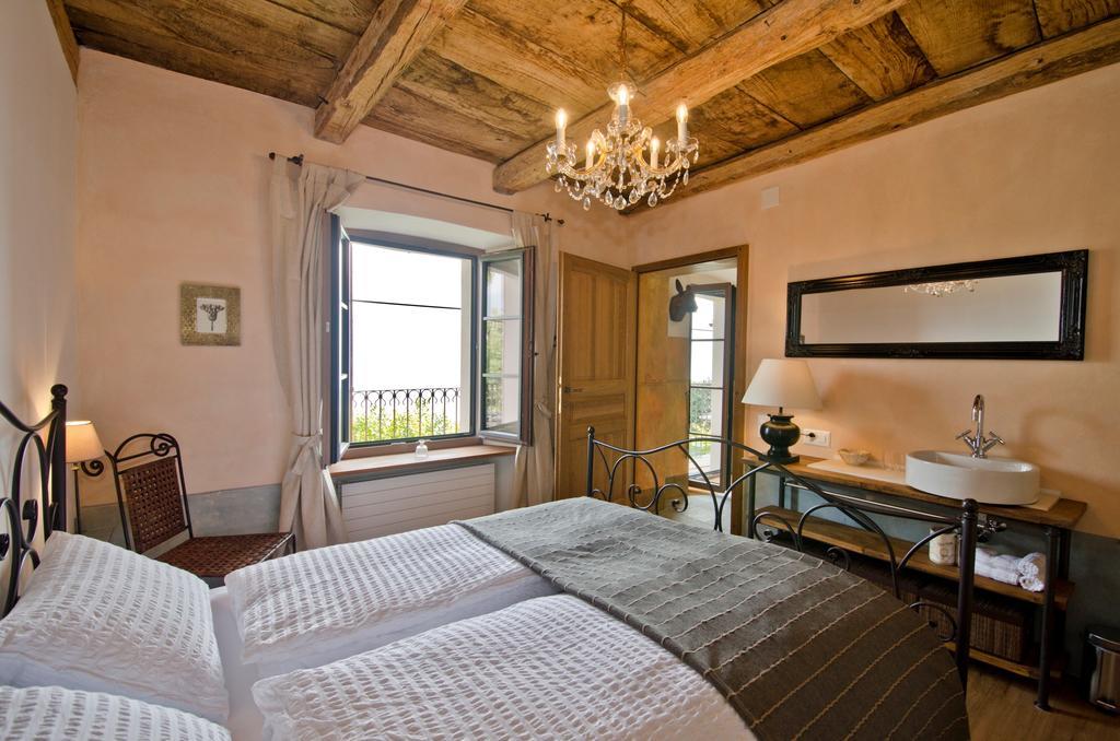 Case Di Sotto, House & Breakfast Muralto Room photo