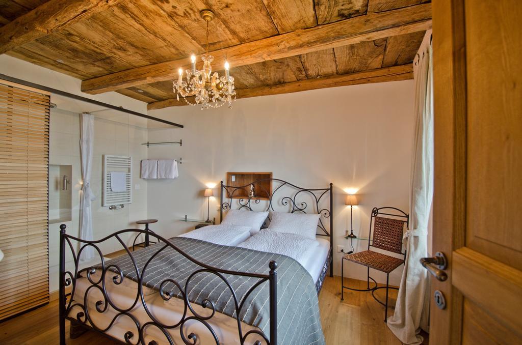 Case Di Sotto, House & Breakfast Muralto Room photo