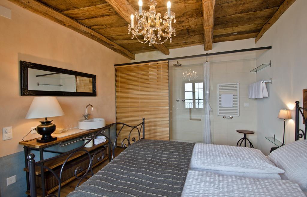 Case Di Sotto, House & Breakfast Muralto Room photo