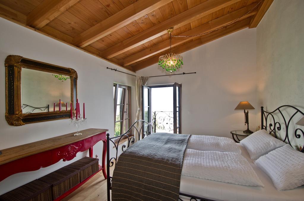 Case Di Sotto, House & Breakfast Muralto Room photo
