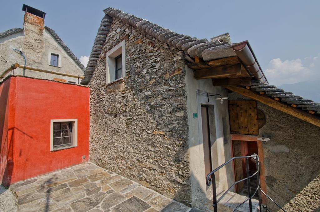 Case Di Sotto, House & Breakfast Muralto Room photo
