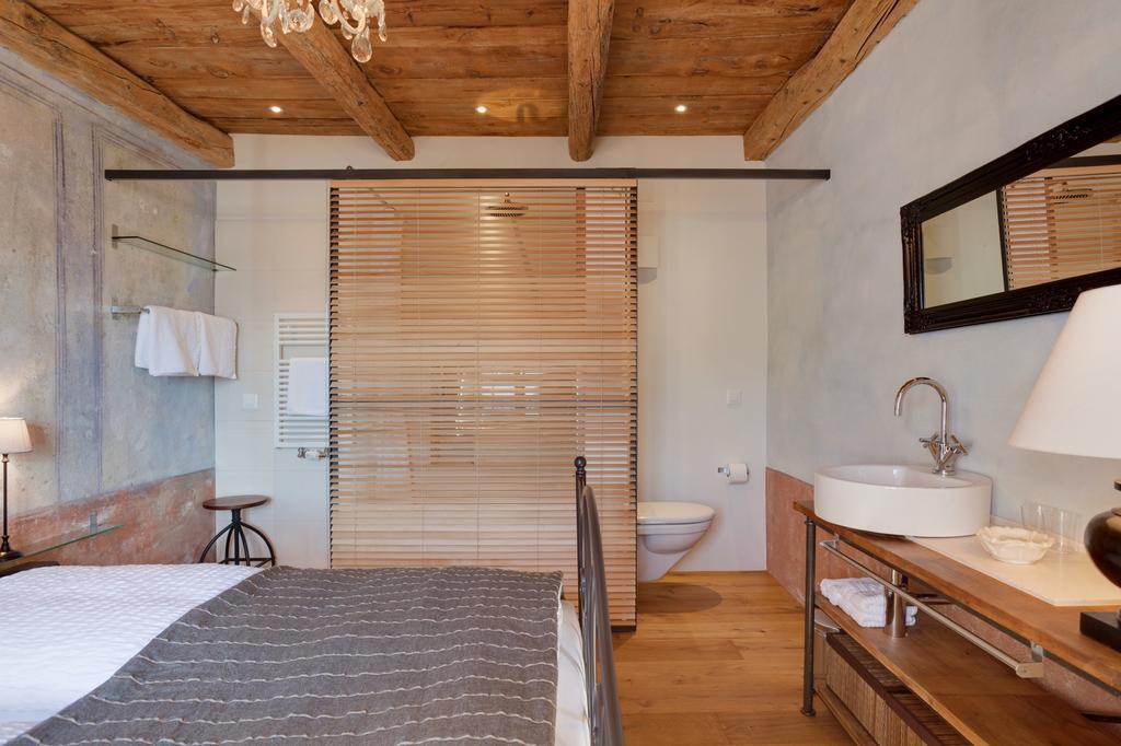 Case Di Sotto, House & Breakfast Muralto Room photo